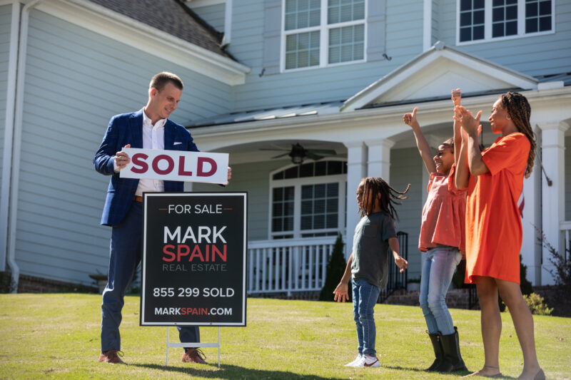 Family selling their home while maintaining the organization tips